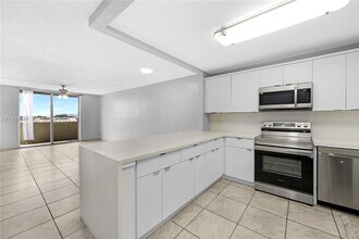 1750 W 46th St in Hialeah, FL - Building Photo - Building Photo