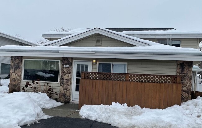 property at 100 Simon St SE