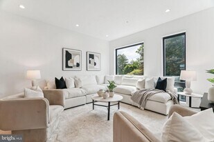 261 Delmar St in Philadelphia, PA - Building Photo