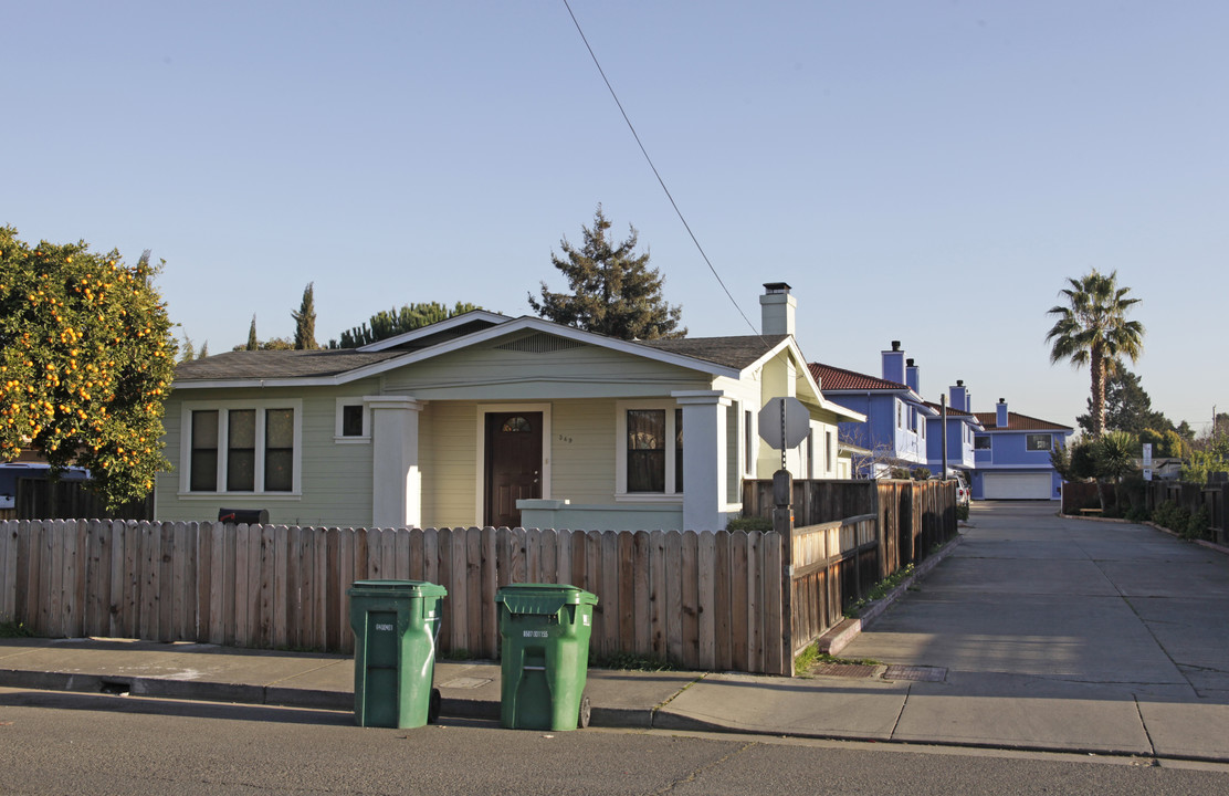 341-345 Medford Ave in Hayward, CA - Building Photo