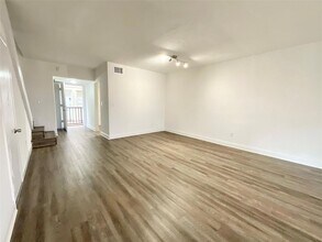 9357 SW 77th Ave in Miami, FL - Building Photo - Building Photo