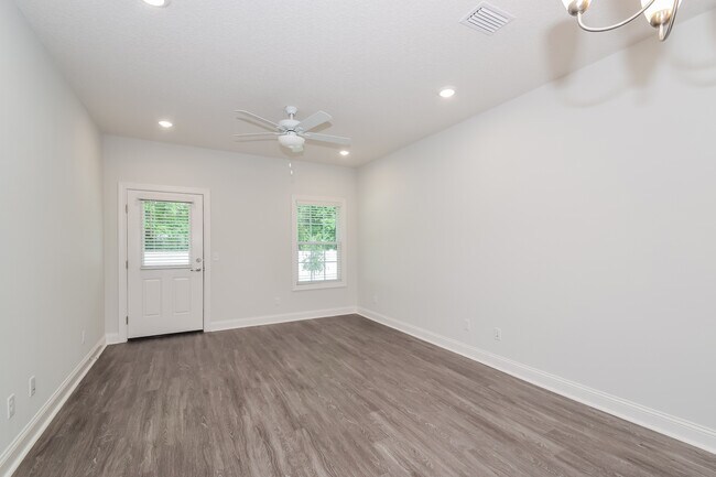 1136 Walker Point Way in Brunswick, GA - Building Photo - Building Photo