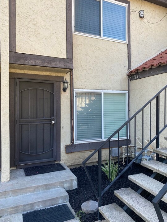 1445 1st St in Duarte, CA - Foto de edificio