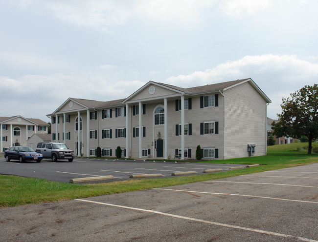 Stratford Square in Canton, OH - Building Photo - Building Photo