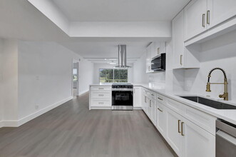 3100 N Palm Aire Dr in Pompano Beach, FL - Building Photo - Building Photo
