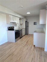 420 Woodward Rd in North Providence, RI - Building Photo