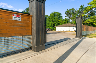 6210 Laura Koppe Rd in Houston, TX - Foto de edificio - Building Photo