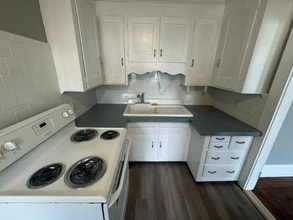 38 Pengrove St in Cranston, RI - Foto de edificio - Building Photo