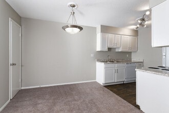 Valley Station Apartment Homes in Birmingham, AL - Building Photo - Building Photo