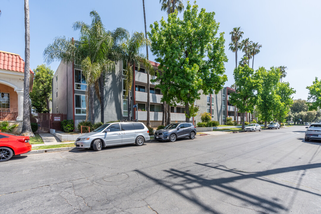 Parkridge in Sherman Oaks, CA - Building Photo