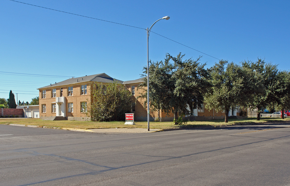 The Villas on Wall Street in Midland, TX - Building Photo