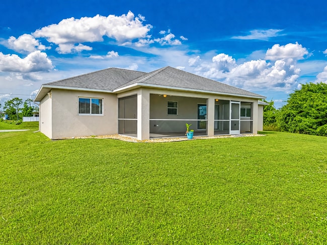 4317 NE 9th Pl in Cape Coral, FL - Building Photo - Building Photo