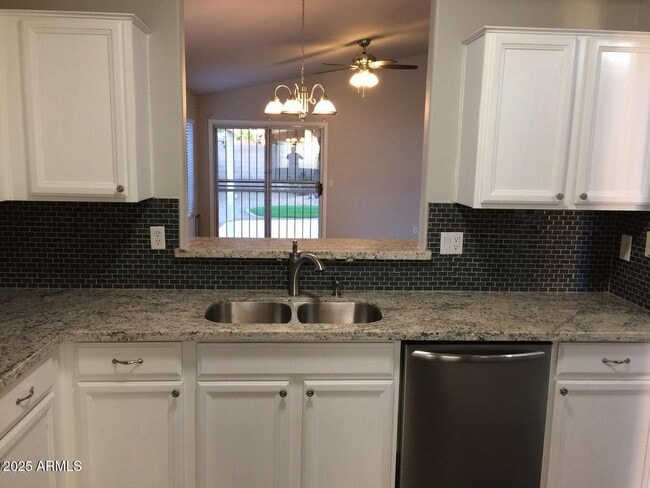 2240 E Aire Libre Ave in Phoenix, AZ - Building Photo - Building Photo