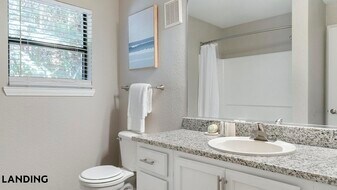 960 E Adams St, Unit 653 in Jacksonville, FL - Building Photo