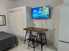 445 NE 109th St in Miami, FL - Building Photo - Building Photo