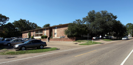 Palms at Jackson in Jackson, MS - Building Photo - Building Photo