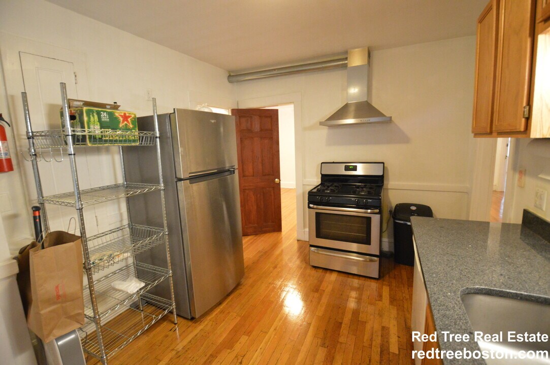 25 Colborne Rd, Unit 1 in Boston, MA - Building Photo