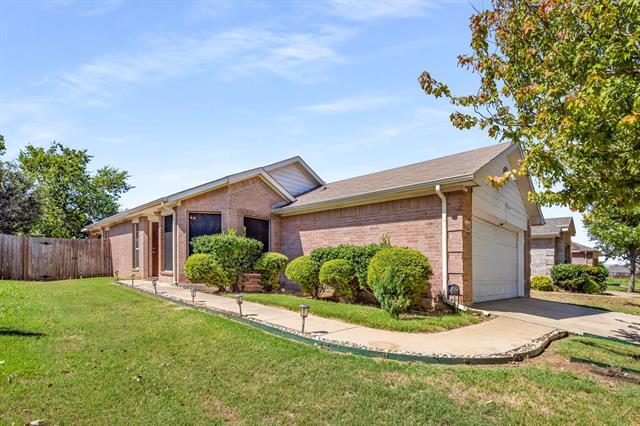 1161 Browntop St in Crowley, TX - Foto de edificio - Building Photo