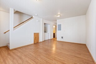 2338 SE 89th Ave in Portland, OR - Building Photo