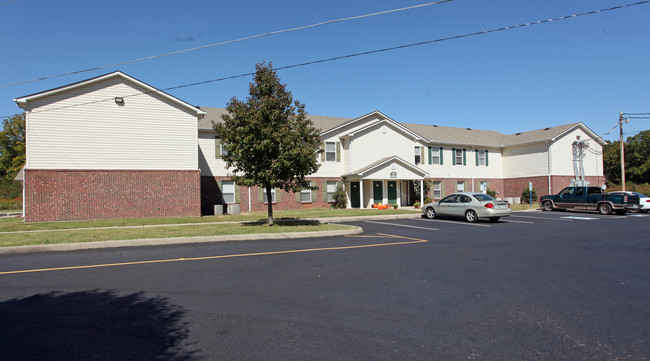 Madison Ridge Apartments in Dickson, TN - Building Photo - Building Photo