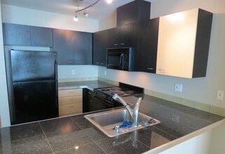 2504 Western Ave in Seattle, WA - Building Photo - Building Photo