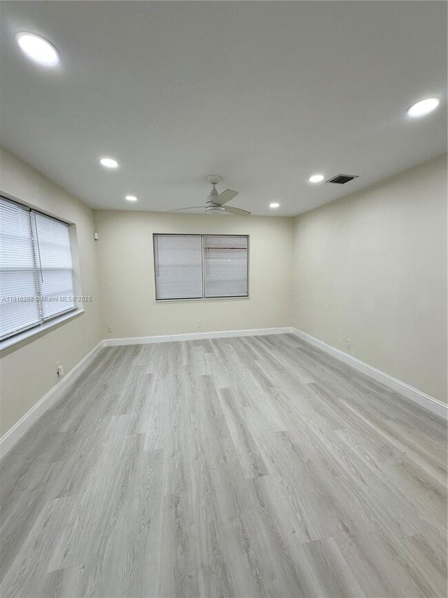 108 NW 3rd Ave in Hallandale Beach, FL - Building Photo - Building Photo