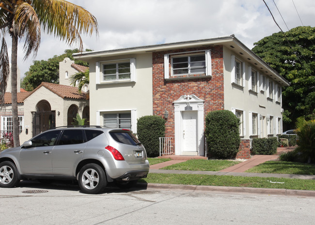 227 Salamanca Ave in Miami, FL - Building Photo - Building Photo