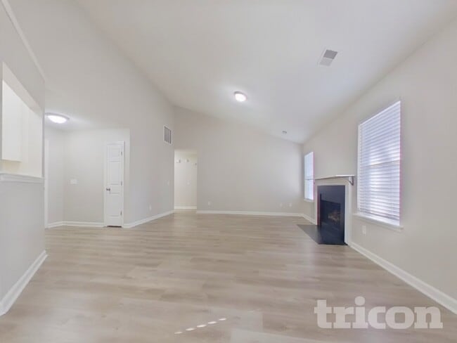 911 Bentley Dr in Lexington, SC - Foto de edificio - Building Photo