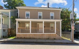 11 Young St in Newport, RI - Building Photo