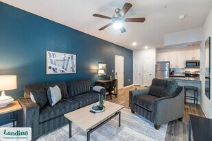 655 W Mallard Creek Church Rd in Charlotte, NC - Building Photo