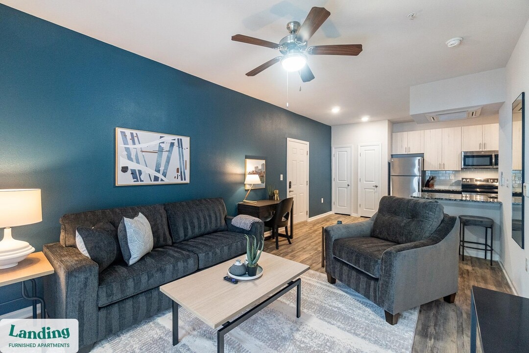 655 W Mallard Creek Church Rd in Charlotte, NC - Building Photo