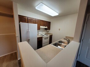 Rampart View Apartments in Colorado Springs, CO - Foto de edificio - Interior Photo