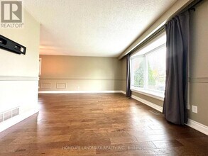 684 Cape Ave in Burlington, ON - Building Photo - Building Photo