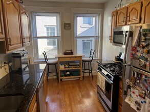 1750 Commonwealth Avenue, Unit 2 in Boston, MA - Building Photo - Building Photo