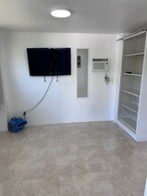 1579 NE 181st St in North Miami Beach, FL - Building Photo - Building Photo