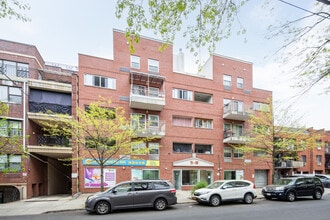 Garden Hills Condos in Flushing, NY - Building Photo - Building Photo