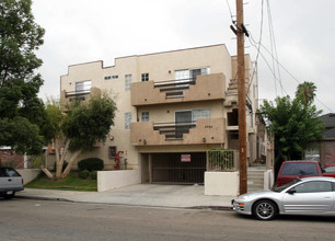 6924 Vesper Ave in Van Nuys, CA - Building Photo - Other