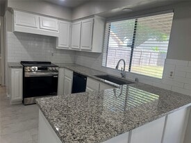 8110 Green Devon Dr in Houston, TX - Building Photo