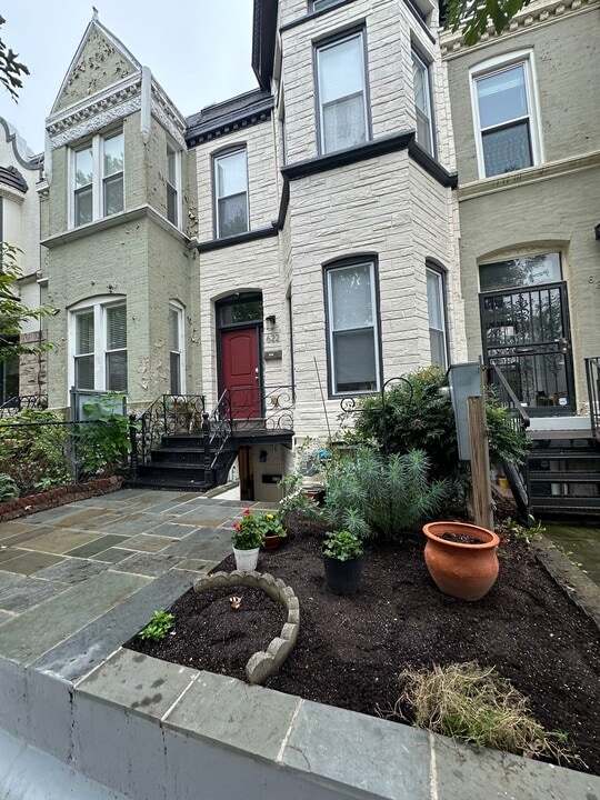 622 9th St. NE, Unit 622 A in Washington, DC - Building Photo