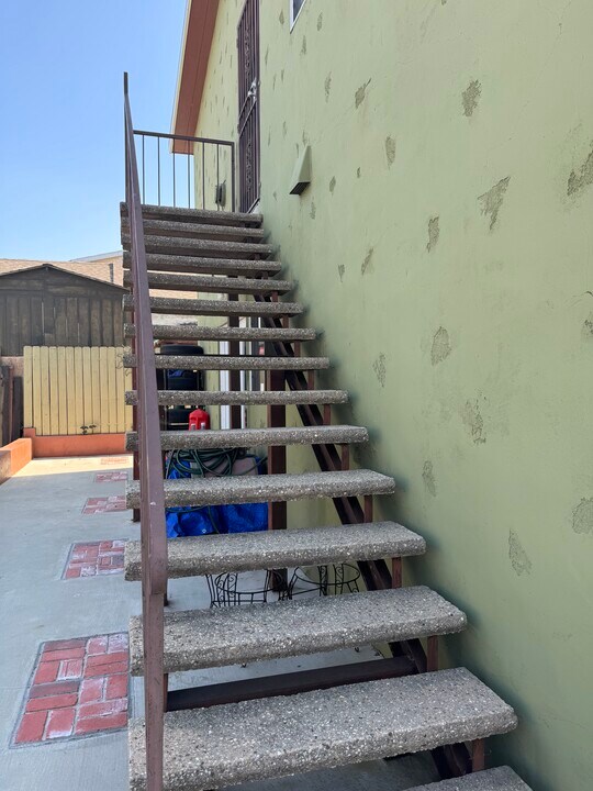 1315 Pennsylvania Ave, Unit Just Outside Downtown in Los Angeles, CA - Building Photo