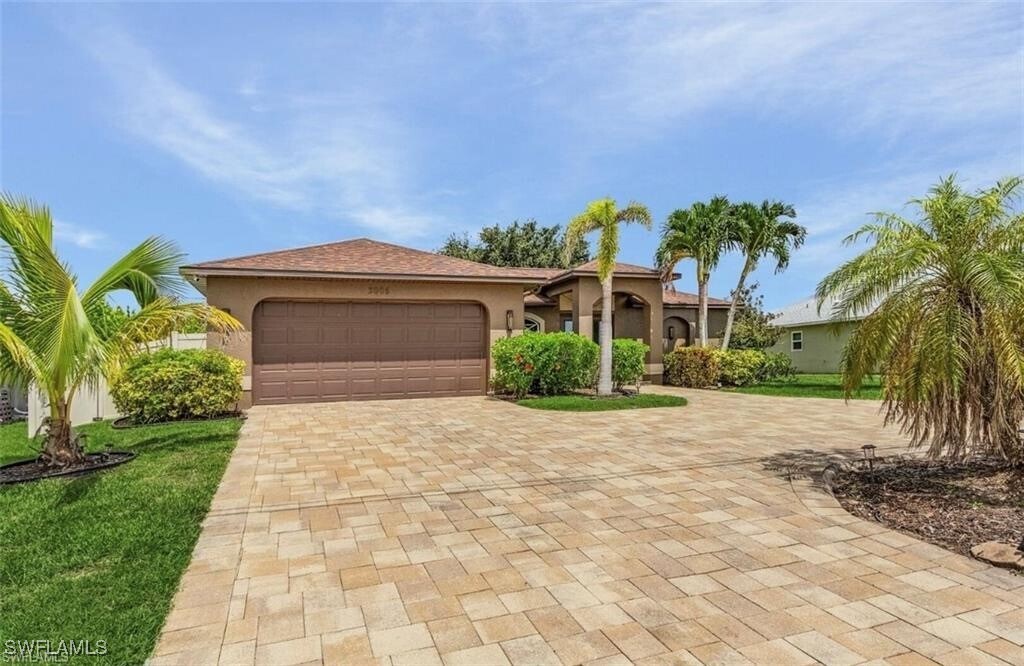 3005 SW 8th Pl in Cape Coral, FL - Foto de edificio