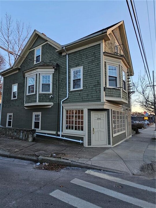 895 N Main St in Providence, RI - Building Photo