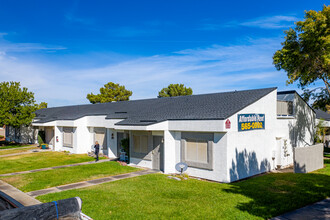 Don Dawson Court in Henderson, NV - Foto de edificio - Building Photo