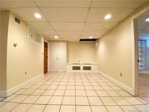 241 Edwards St in New Haven, CT - Building Photo - Building Photo