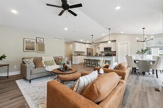 519 Meadows Ct in Polk City, IA - Building Photo - Building Photo