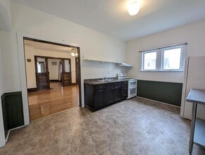 702 S Main St in New Sharon, IA - Building Photo - Building Photo