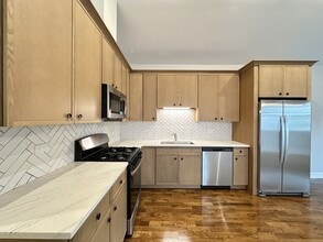 547 N Springfield Ave, Unit HFS in Chicago, IL - Building Photo - Building Photo