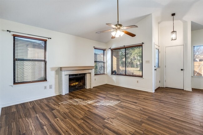 661 Prairie Dell St in Lewisville, TX - Foto de edificio - Building Photo