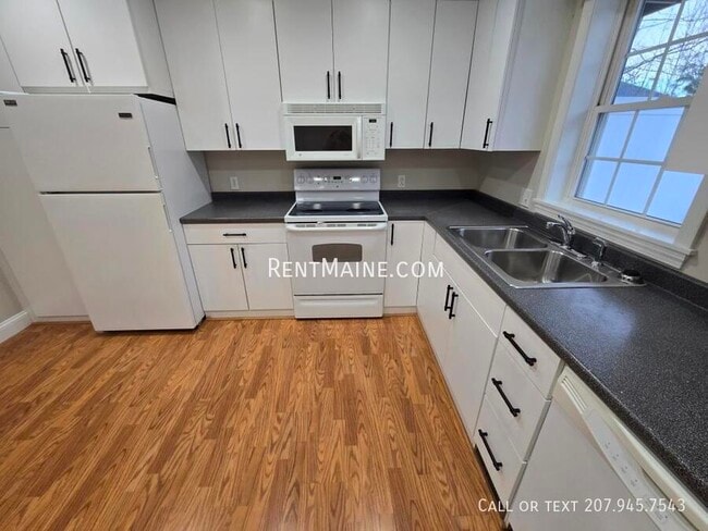 33 Burleigh Rd in Bangor, ME - Building Photo - Building Photo