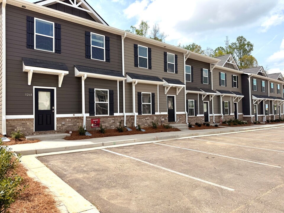 The Hamlet @ Wyndham Gates Towhhome in Opelika, AL - Building Photo